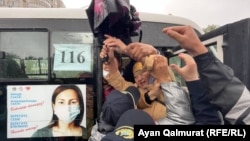 Задержание вышедших на протест в Алматы. 1 мая 2021 года.
