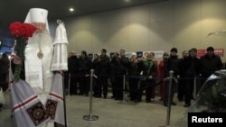 Russia -- Metropolitan Juvenaly of Krutitsy and Kolomna lays flowers in memory of those killed in bomb explosion at Moscow's Domodedovo airport, 26Jan2011