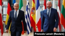 Slovenian Prime Minister Janez Jansa (left) and EU Council President Charles Michel (file photo)