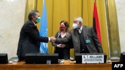  Լիբիայի Արաբական Զինված ուժերի պատվիրակության ղեկավար Ա. Աբուշահման և Լիբիայում ՄԱԿ-ի Գլխավոր քարտուղարի քաղաքական հարցերով հատուկ ներկայացուցչի տեղակալ Ստեֆանի Ուիլյամսը, Ժնև, 23-ը հեկտեմբերի, 2020թ.