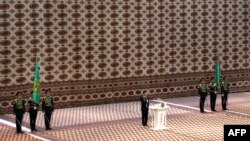 Gurbanguly Berdimuhamedowyň ikilenji möhlet prezidentlige kasam edişlik dabarasynda, Aşgabat, 17-nji fewral.