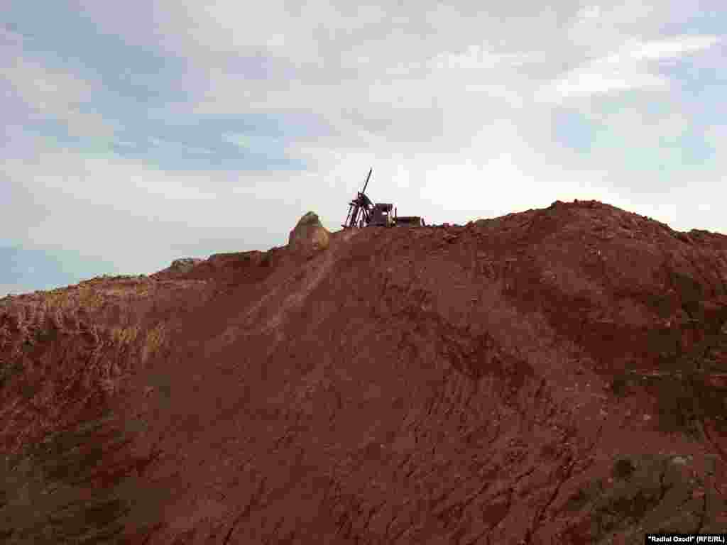 Сохтмони роҳи оҳани Ваҳдат-Ёвон аз сар гирифта шуд