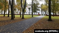 Вуліца Ўрыцкага побач з паркам