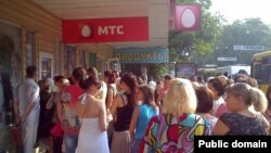 Очереди в Симферополе за карточками российского оператора К-Телеком