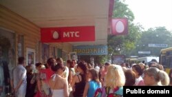 Черги в Сімферополі за картками російського оператора К-Телеком