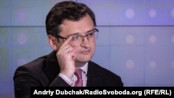 За словами Кулеби, для громадянки України, яка мала проблеми з поверненням додому, організували реанімобіль, який приїде по неї до Мінська