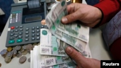 Ба далели буҳрон дар Русия, интиқоли пули муҳоҷирон ба Тоҷикистон кам шудааст