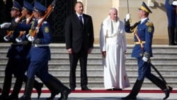 Պապը Բաքվում ղարաբաղյան խնդրի խաղաղ կարգավորման կոչ է արել