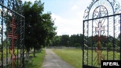 Брама на пухавіцкі пагост.