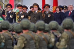 Президент Белоруссии Александр Лукашенко 9 мая принимает военный парад, посвящённый 75-летию победы над нацистской Германией