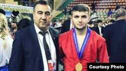 Разави Навбахоров (справа) с Махмудом Абдуллоевым