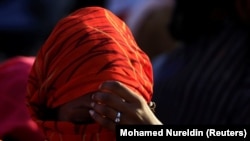 Эфиопская женщина, бежавшая из зоны боевых действий в Тыграе, в деревне Хамдает, 22 ноября 2020 года