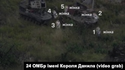 Російський штурм у Часовому Яру, під час якого серед штурмовиків були помічені жінки. Відео оприлюднене 24-ю ОМБр 31 липня 2025 року
