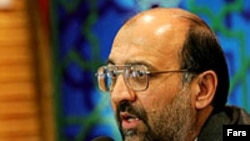 محمود فرشيدی وزير آموزش و پروش ايران به نمايندگی از وزارت علوم تحقيقات و فناوری، صبح روز پنج شنبه در کابل گفت که تا در پنج سال اخير، بيش از ۶۰۰ دانشجوی افغان، با بورسيه در ايران مشغول تحصيل بوده اند.