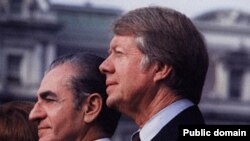 جیمی کارتر، رییس جمهور وقت آمریکا، در کنار محمدرضا شاه پهلوی یک سال پیش از انقلاب در واشنگتن