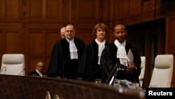 قضات دیوان بین‌المللی دادگستری روز جمعه پیش از اعلام حکم توقف حمله به رفح