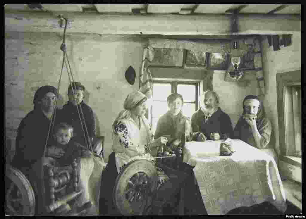 У палескай хаце