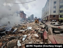 Наслідки російського повітряного удару по Петропавлівській Борщагівці. Київщина, Україна. 28 вересня 2025 року