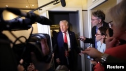 Tramp Vaşinqtona qayıdarkən jurnalistlərə açıqlama verib.