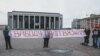 Падчас акцыі ў падтрымку палітвязьняў на Кастрычніцкай плошчы