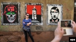 Графіті стріт-арт-художника Sociopath «Трилогія війни». Львів, 9 травня 2014 року (ілюстраційне фото)