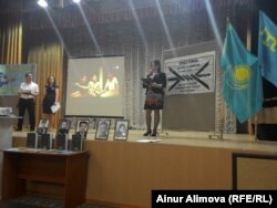 18 мамыр 1944 жылғы Қырым татарлары депортациясы құрбандарын еске алу жиыны. Алматы, 18 мамыр 2014 жыл.