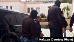 По мнению журналиста Ниджата Самедоглу, обвинения, предъявленные Миркадырову, могут быть связаны с частой критикой в адрес властей