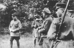 Зліва направо: Клим Ворошилов, Семён Будьонний, Микола Антонов