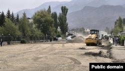 Нарын шаарындагы салынып жаткан жол.