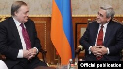Armenia - President Serzh Sarkisian (R) meets with PACE co-rapporteur John Prescott, 17Jan2012. 