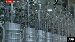 تصویر گرفته شده از گزارش تلویزیون رسمی ایران از فعالیت سانتریفیوژها در نظنز (بهمن‌ماه ۱۳۹۰)