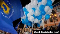 Представители правящей силы главным достижением уходящего года считают проведение свободных и демократических парламентских выборов и победу в них