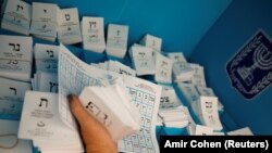 شمارش آرا در یکی از شعبه‌های سیار انتخابات پارلمانی اخیر