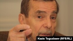 Лидер движения "За права человека" Лев Пономарев