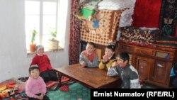 Дети мигрантов. Юг Кыргызстана. Иллюстративное фото