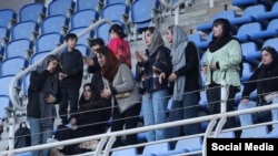 حضور گروهی از زنان در ورزشگاه امام رضای مشهد