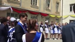Цхинвальские выпускники вышли с карантина на бал