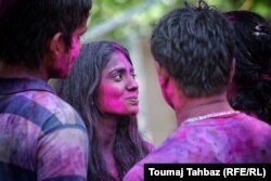 جشن هولی حداقل دو شبانه روز طول می‌کشد... حداقل