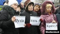 Під час акції проти агресії Росії щодо України за два дні до так званого «референдуму» в окупованому Криму. Хмельницький, 2 березня 2014 року