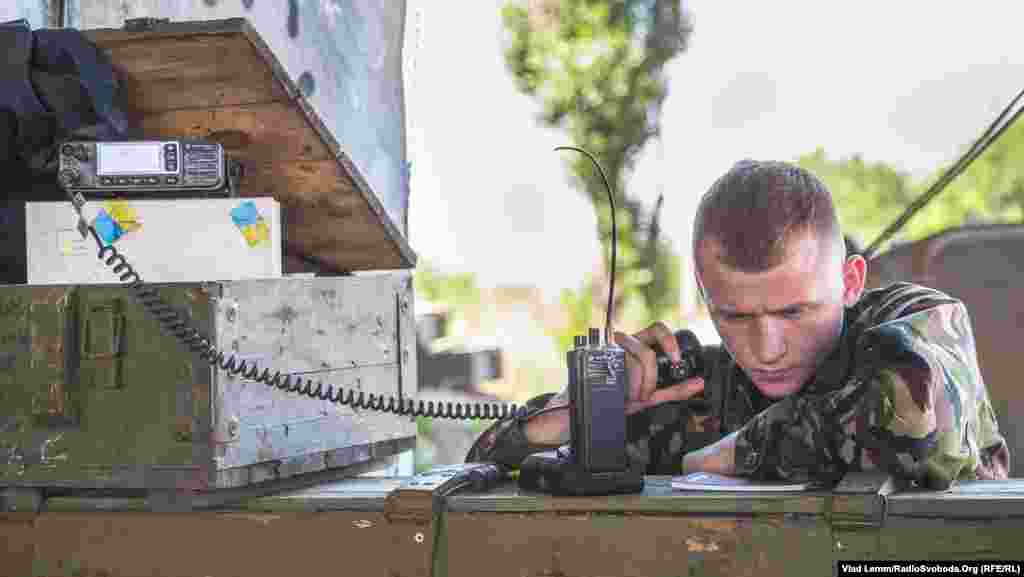 По рації доповідають про обстріли у напрямку селища Первомайське