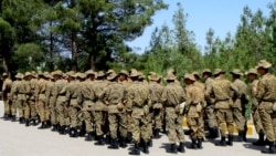 Diňle: Esgerler goşun gullugyndan öýlerine dolanýar, ýaşlarda harby gulluga isleg gaçýar