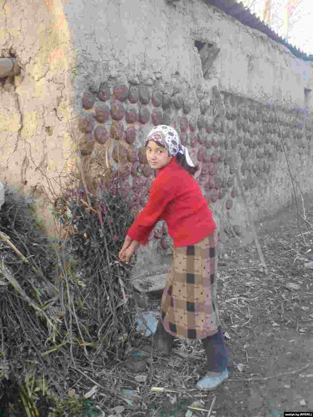 Кыздар турмуштун ысык-суугуна эрте бышат.&nbsp;