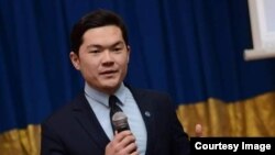 Айбек Теңизбаев.