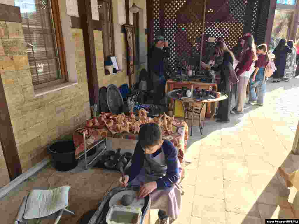 İstegen er kes qırımtatar esnaflarınıñ ustaz derslerinde iştirak etti