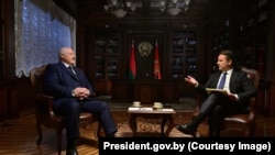 Аляксандар Лукашэнка дае інтэрвію журналісту Сайману Шустэру, ліпень 2025 году