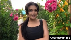 Журналист Эльнура Алканова.