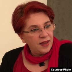 نیلوفر بیضایی، غکس از بهمن قدیمی