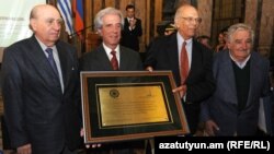 Четыре бывших президента Уругвая во время мероприятия, посвященного 100-й годовщине Геноцида армян, Монтевидео, 2015 г.