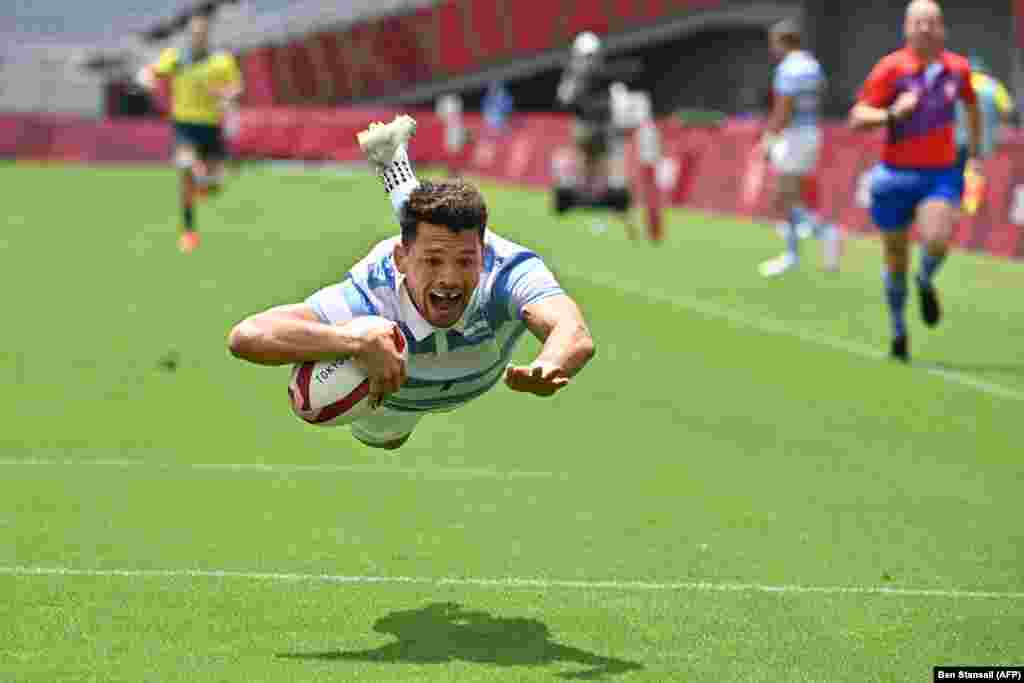 Регби. Аргентина жана Австралия курама командаларынын таймашы. Токиодо Олимпиада оюндары 23-июлда расмий ачылган. Ага дүйнөнүн 207 өлкөсүнөн 11300 спортчу катышып, спорттун 33 түрү боюнча таймашууда. Жалпы 339 медалдар топтому ойнотулат. Мелдештер 8-августа жыйынтыкталат.&nbsp;