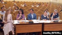 Җырларга бәя бирүче белгечләр